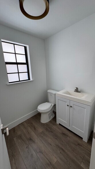 More Photos Of 7330 NE 4th Ct, Miami Showroom For Lease