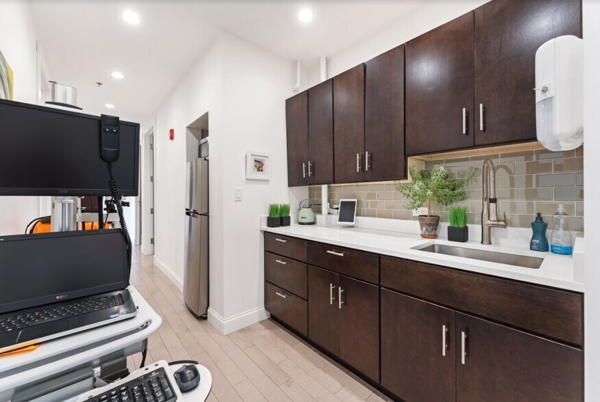 More Photos Of 230 E Ogden Ave, Hinsdale Medical For Lease