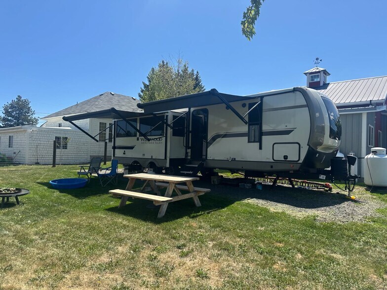 More Photos Of 303 W Garfield St, Enterprise Storefront Retail Office For Sale