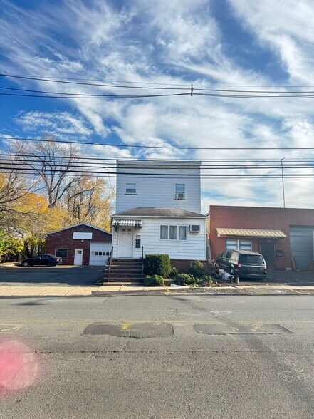 Primary Photo Of 1314 E Elizabeth Ave, Linden Light Distribution For Sale