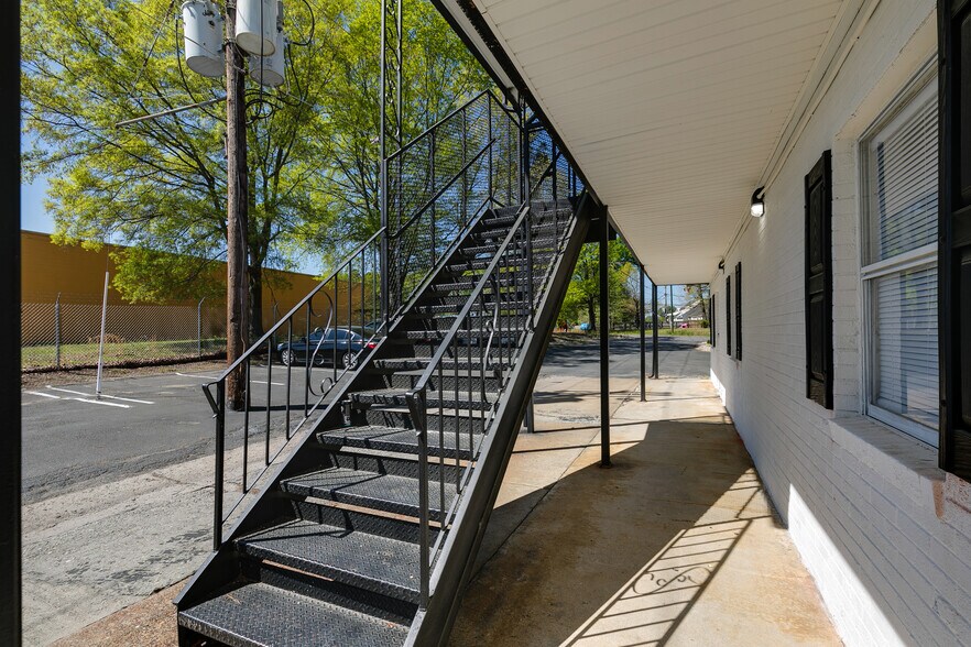 More Photos Of 37 Labrook Dr, Richmond Apartments For Sale