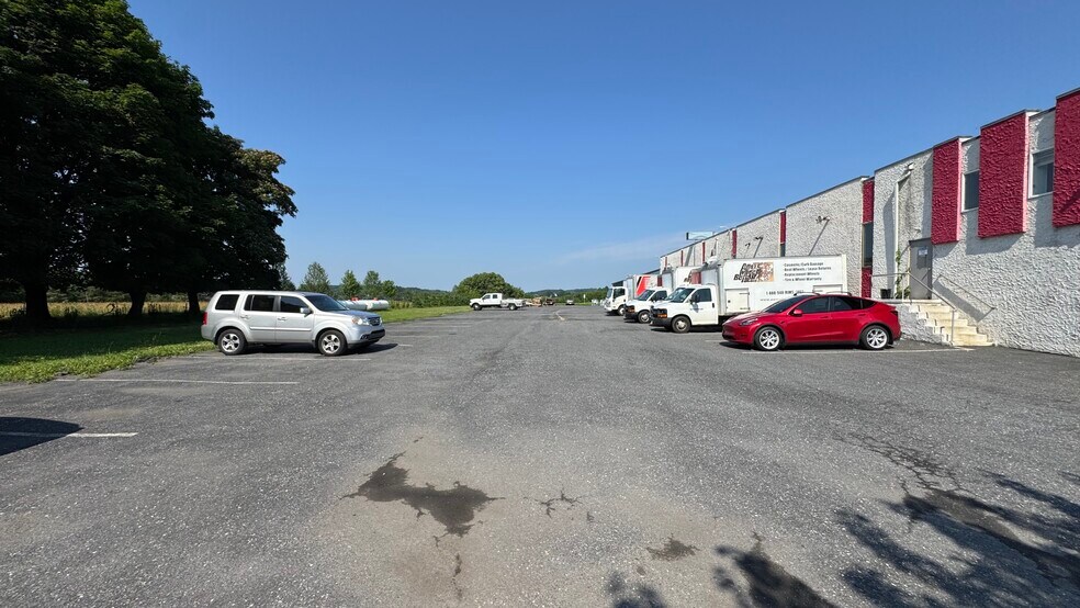 More Photos Of 231 Moorestown Dr, Bath Manufacturing For Sale