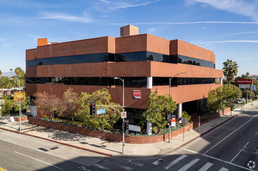 Primary Photo Of 16861 Ventura Blvd, Encino Office For Lease