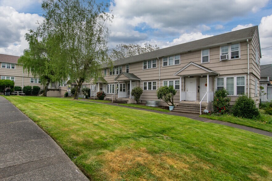 More Photos Of 435 NE Winchester St, Roseburg Multifamily For Sale