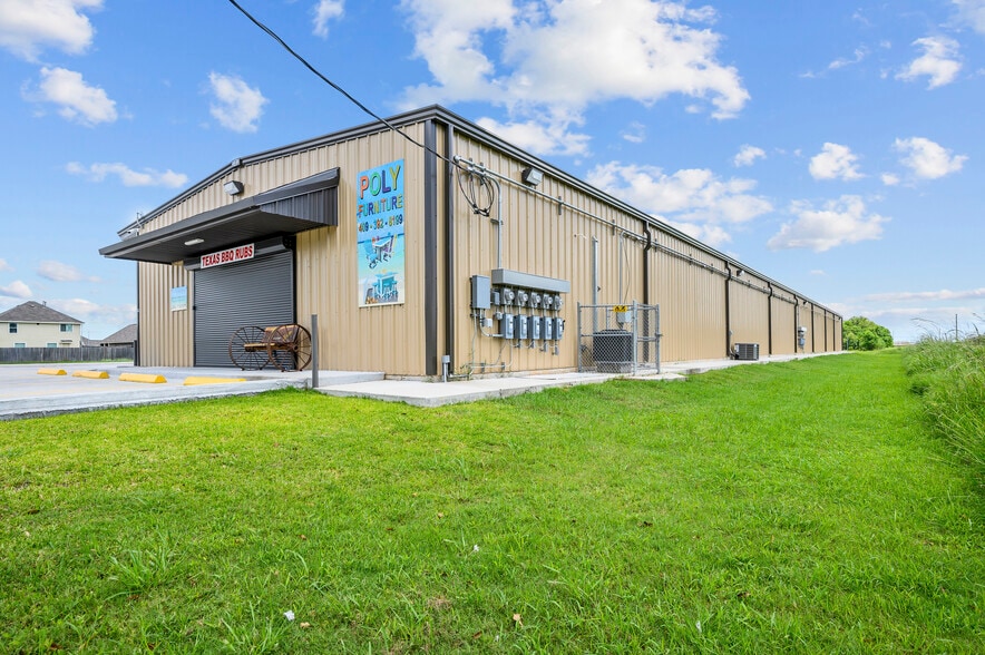 More Photos Of 5517 Fm 2004 Rd, Hitchcock Industrial For Lease