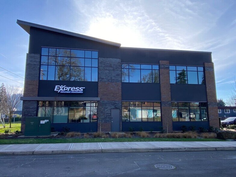 More Photos Of 735 E Clarendon St, Gladstone Office For Sale