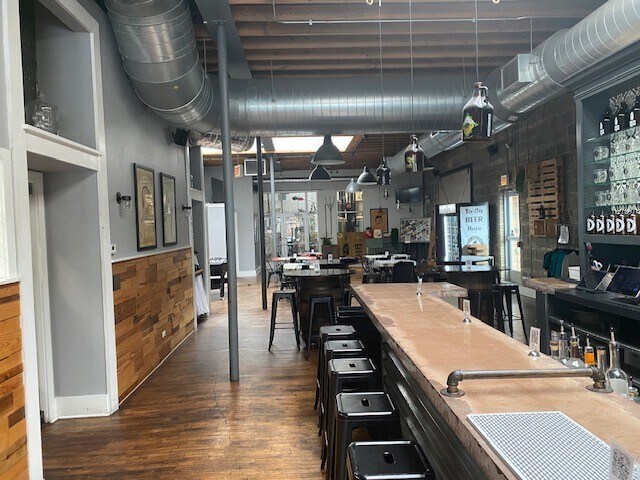 More Photos Of 7700 W Madison St, Forest Park Flex For Lease