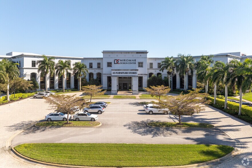 Primary Photo Of 10800 Corkscrew Rd, Estero General Retail For Lease