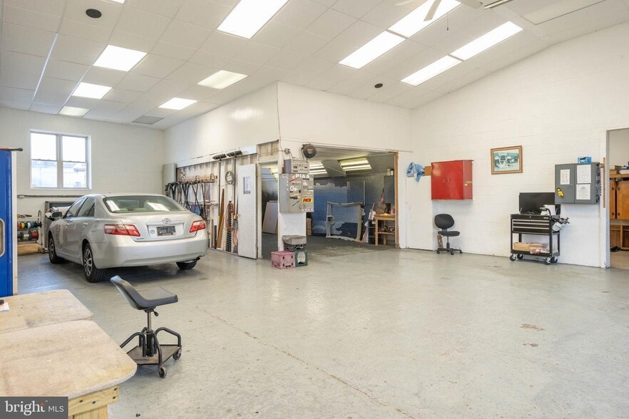 More Photos Of 112 Park Ave, Milford Flex For Sale