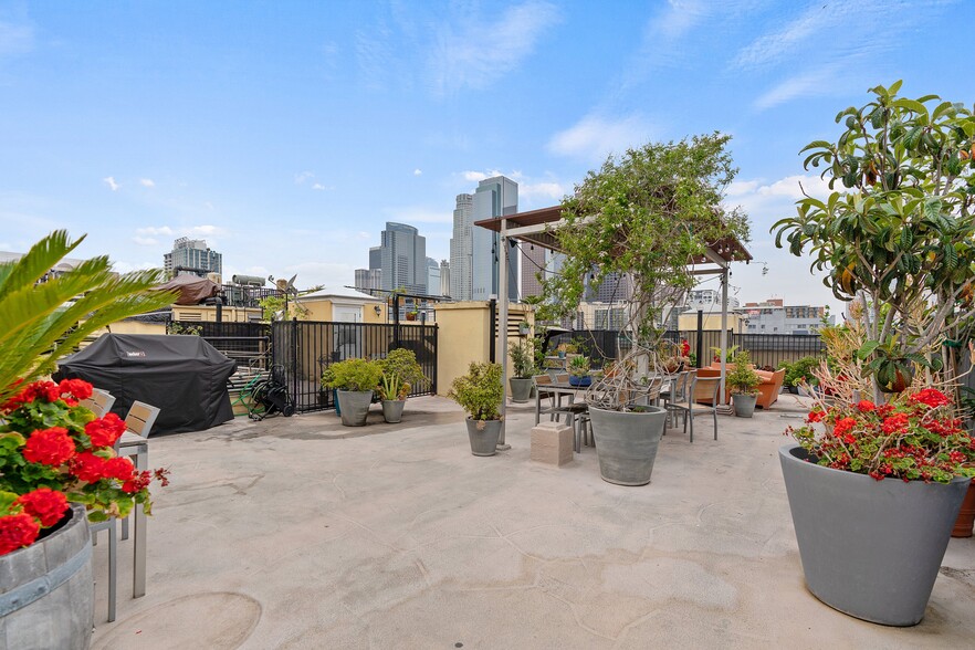 More Photos Of 108 W 2nd St, Los Angeles Apartments For Sale