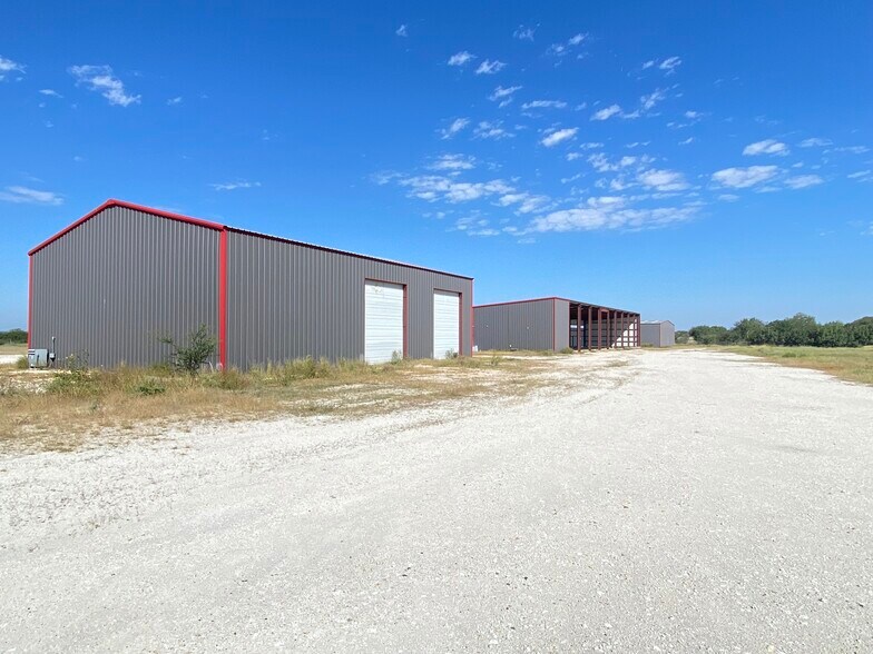 More Photos Of 3248 N. Hwy Frontage Rd., Three Rivers Warehouse For Lease