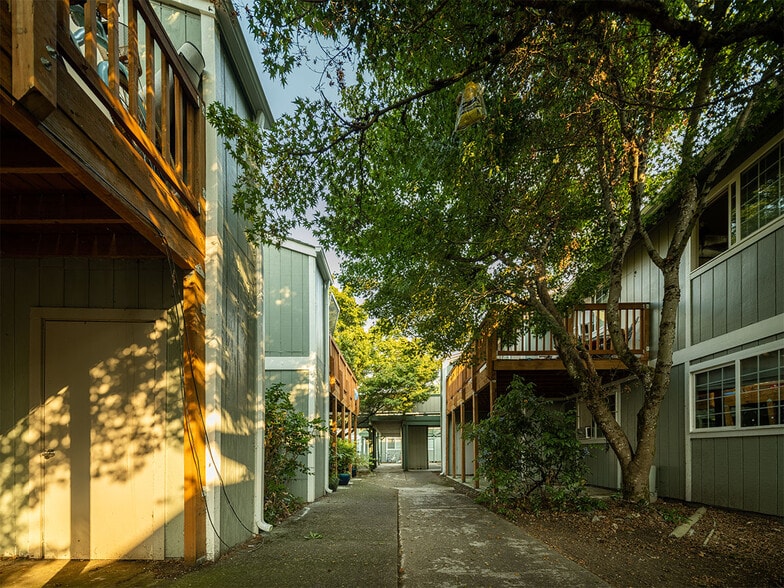 More Photos Of 125 Gateway Blvd, Cottage Grove Apartments For Sale