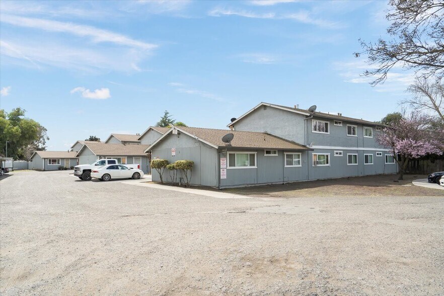More Photos Of 590 Stoney Ct, Gilroy Apartments For Sale