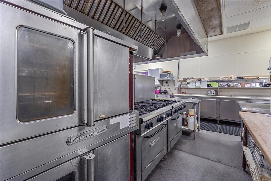 More Photos Of 15 S Beneva Rd, Sarasota Restaurant For Lease