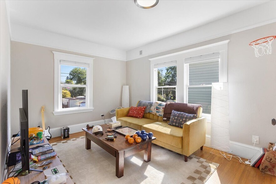 More Photos Of 3110 California St, Berkeley Multifamily For Sale