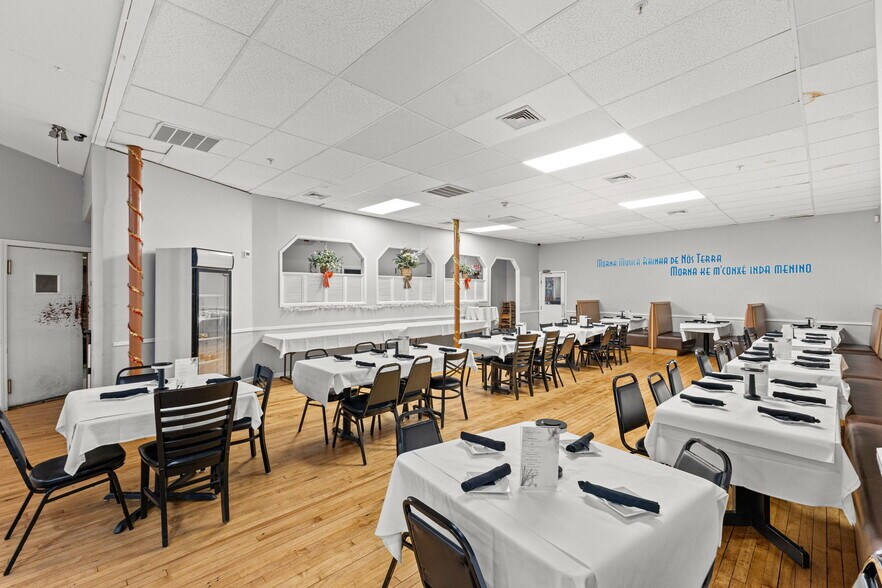 More Photos Of 1615-1623 Acushnet Ave, New Bedford Restaurant For Sale