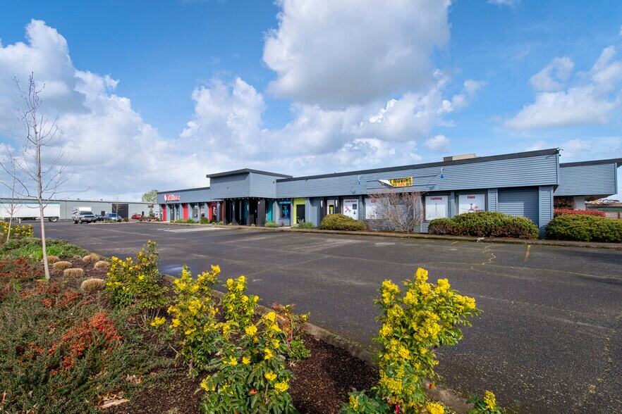 More Photos Of 2425 25th St SE, Salem General Retail For Sale