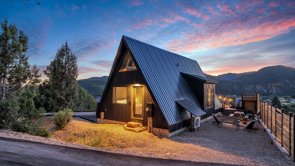 More Photos Of 360 Overlook ln, Glendale Specialty For Sale