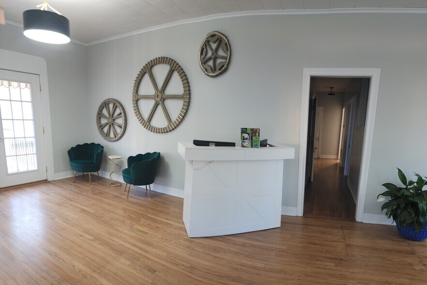 More Photos Of 1211 N Cutting Ave, Jennings Coworking Space