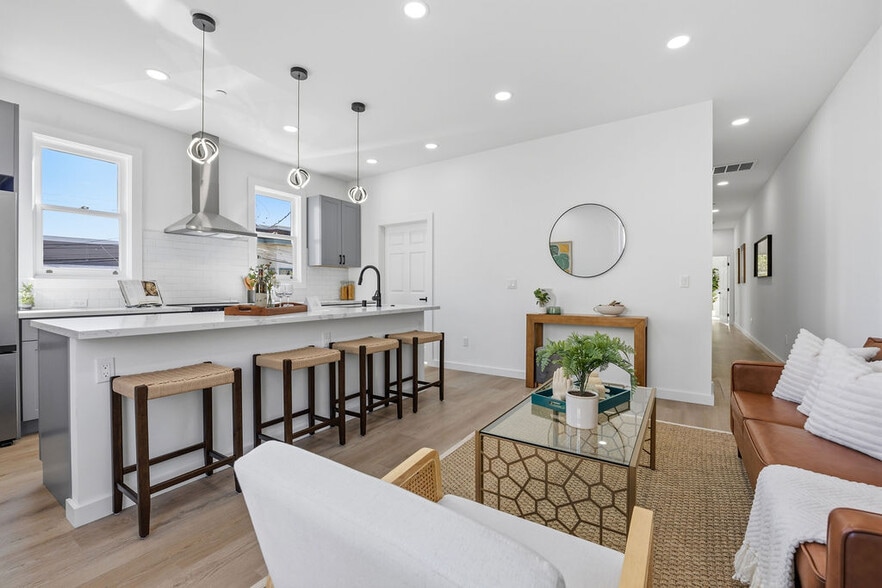 More Photos Of 2730 23rd St, San Francisco Showroom For Sale