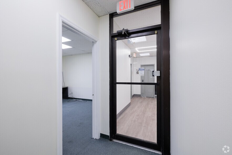 More Photos Of 843 Union Ave, New Windsor Township Office For Lease