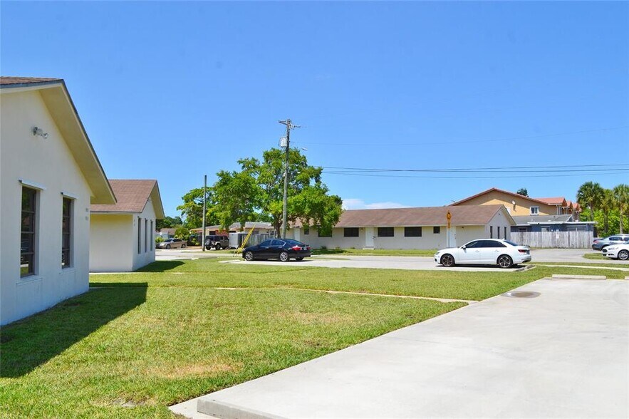 More Photos Of 5907 Tyler St, Hollywood Apartments For Sale