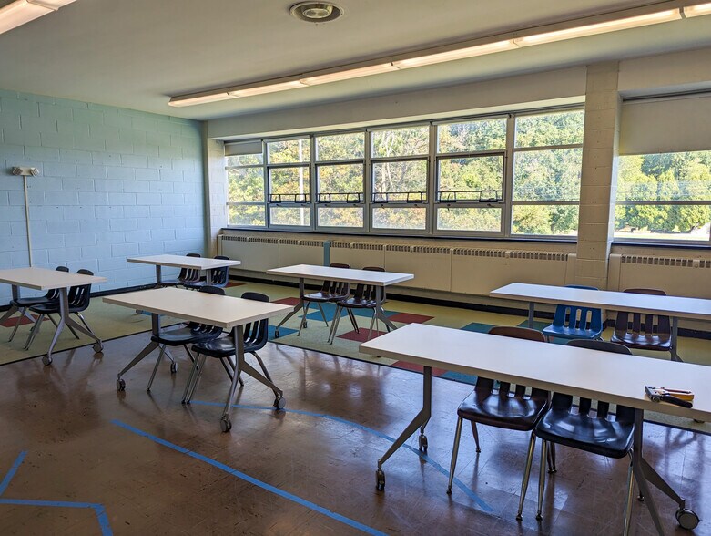 More Photos Of 350 Georgetown Rd, Carneys Point Schools For Lease