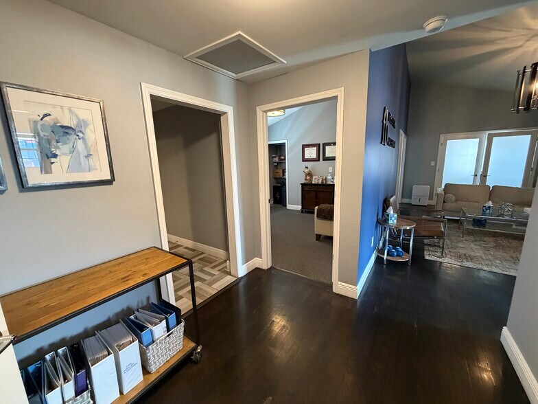 More Photos Of 3714 W Horatio St, Tampa Office For Sale