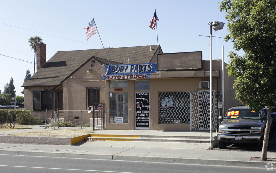 Primary Photo Of 1202-1204 W 1st St, Santa Ana Storefront Retail Residential For Lease