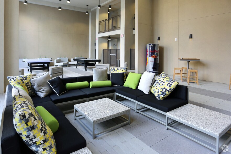 More Photos Of 7350 E Stetson Dr, Scottsdale Apartments For Lease