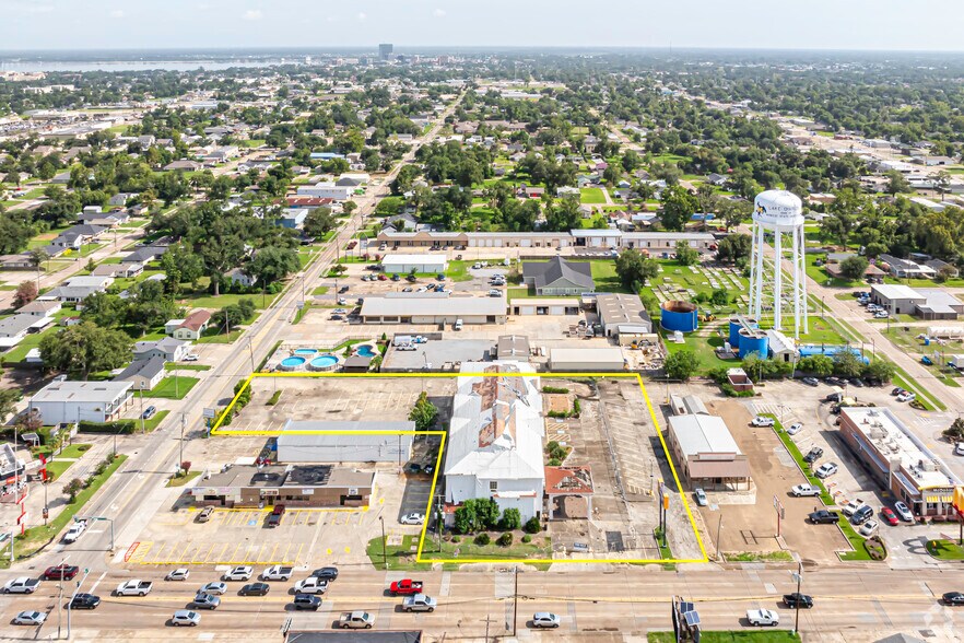 Primary Photo Of 607 E Prien Lake Rd, Lake Charles Hotel For Sale