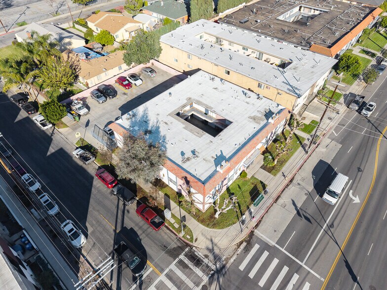 More Photos Of 15865 Vanowen St, Van Nuys Apartments For Sale