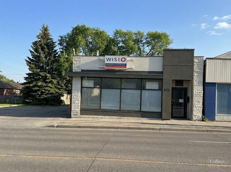 Primary Photo Of 108 Parkdale Ave N, Hamilton Freestanding For Sale
