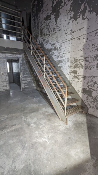 More Photos Of 208 W Pearl St, Harrisonville Specialty For Sale