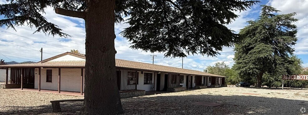 More Photos Of 507 S Curry St, Tehachapi Hotel For Sale