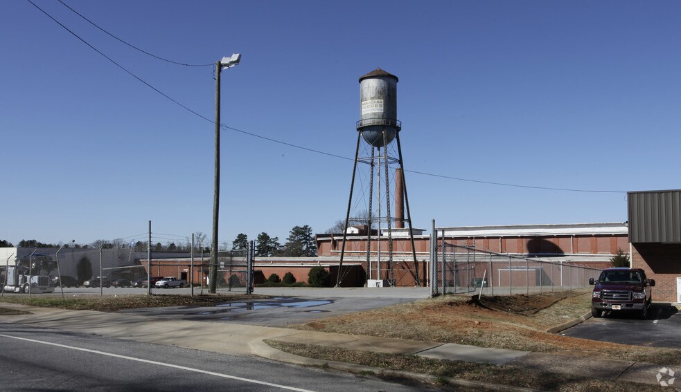 More Photos Of 604 S Alabama Ave, Chesnee Warehouse For Lease