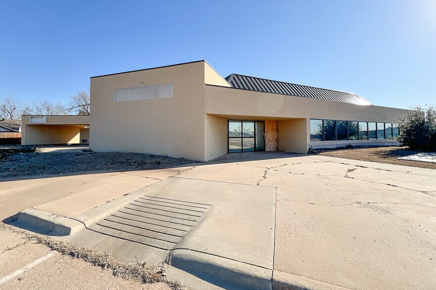 More Photos Of 3200 E Memorial Rd, Edmond Medical For Sale