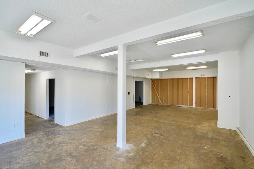 More Photos Of 161 Hill Ave, Fort Walton Beach Warehouse For Lease