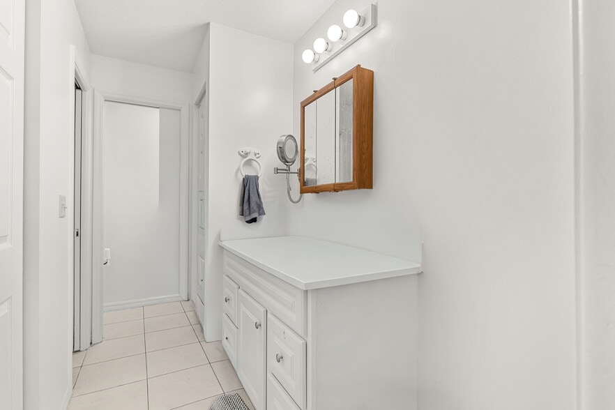 More Photos Of 1592 Jimmy Buffet Mem Hwy, Satellite Beach Office Residential For Sale