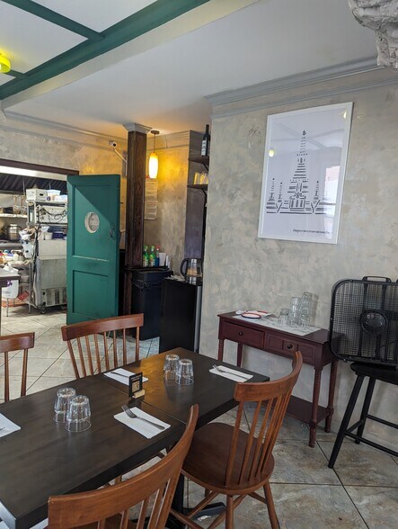 More Photos Of 3310 28th Ave, Astoria Restaurant For Lease