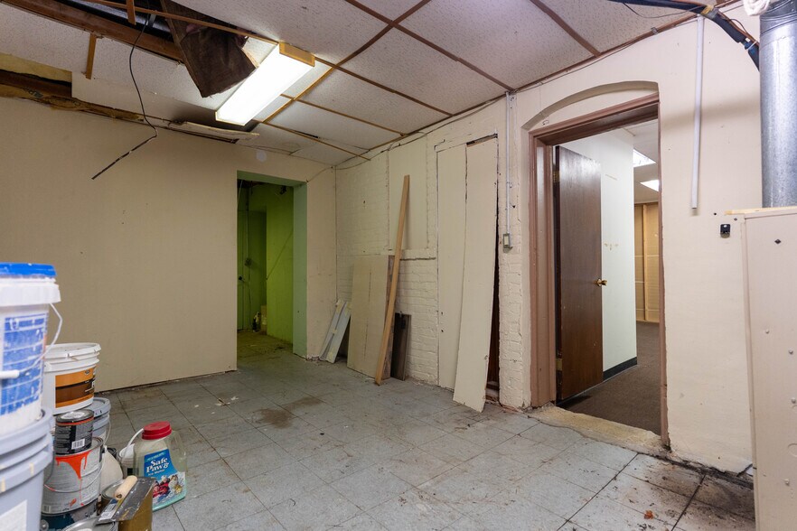 More Photos Of 3828 Broadway Blvd, Kansas City Office For Sale