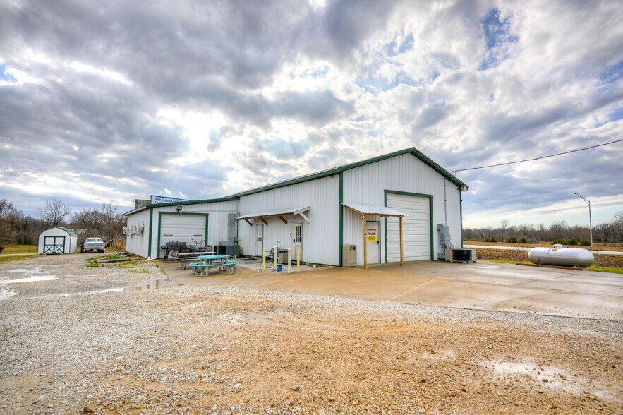 More Photos Of 12619 Nettle Dr, Neosho Specialty For Sale