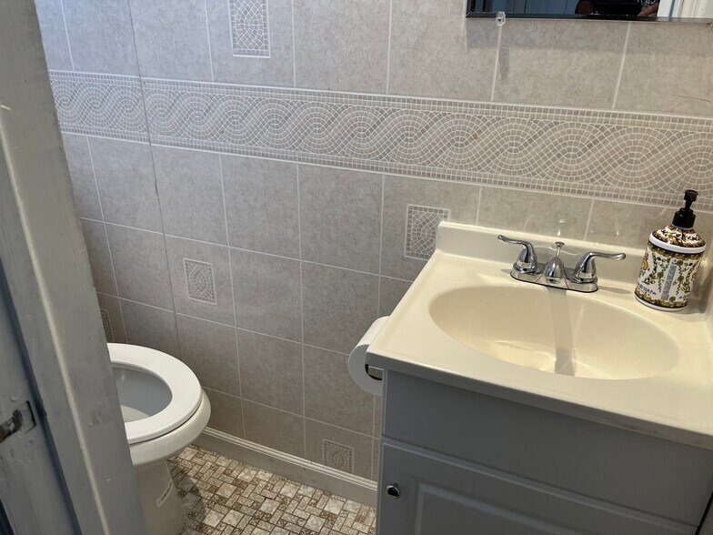 More Photos Of 1789 E Jericho Tpke, Huntington Medical For Lease