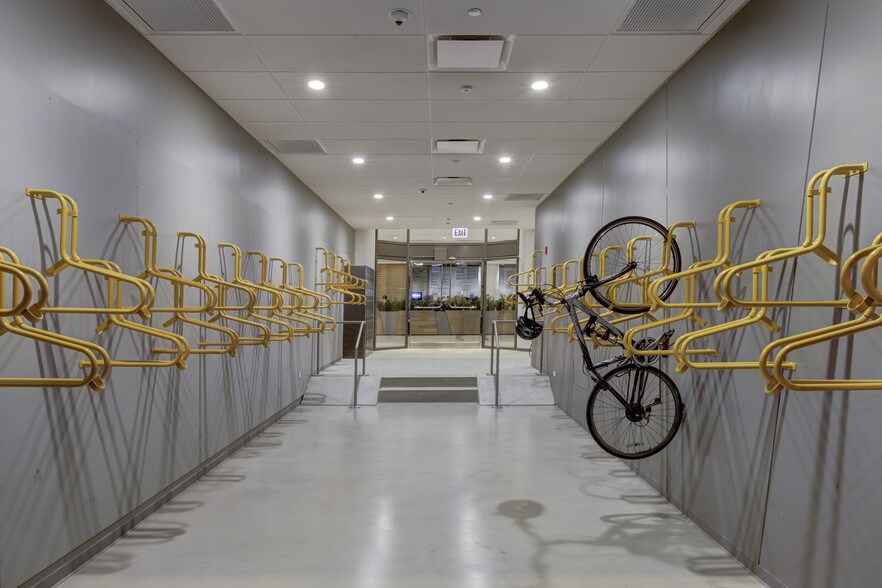 More Photos Of 203 N LaSalle St, Chicago Office For Lease