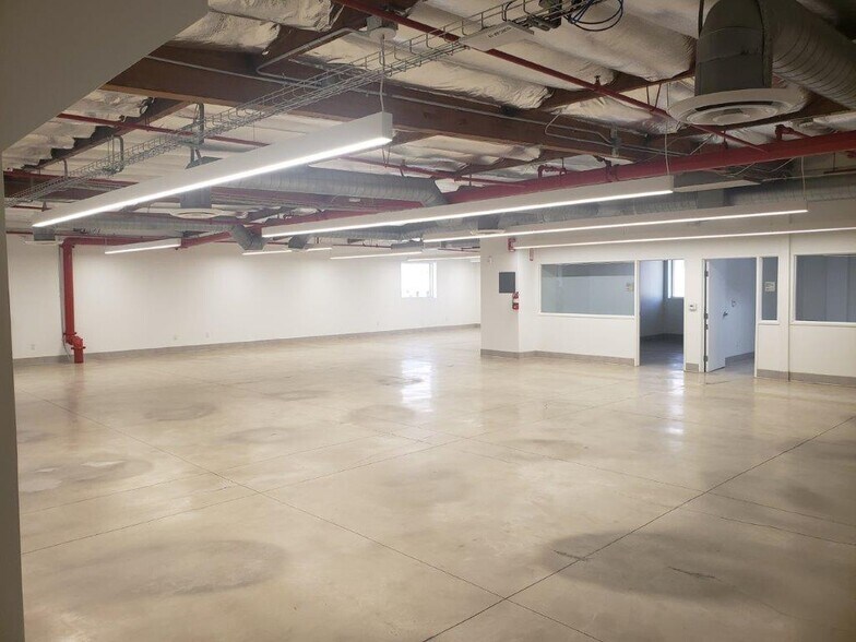 More Photos Of 1020 Chestnut St, Burbank Light Distribution For Lease