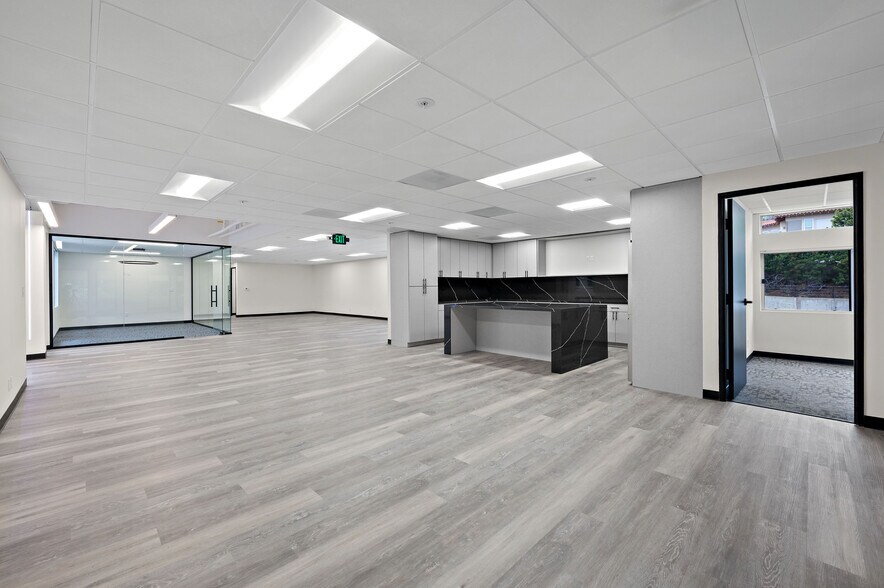More Photos Of 990 Highland Dr, Solana Beach Coworking Space