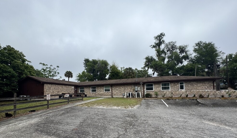 More Photos Of 105 W Calvin St, Deland Office For Sale
