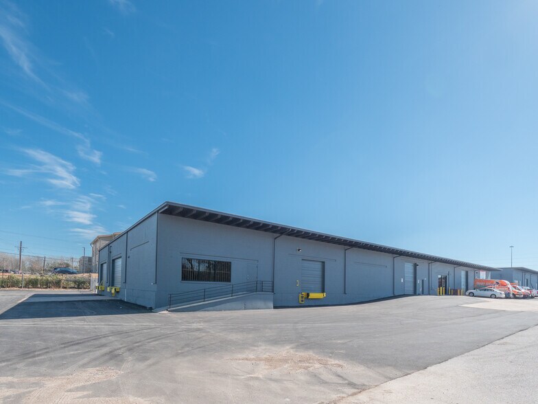 More Photos Of 3907 Warehouse Row, Austin Unknown For Lease