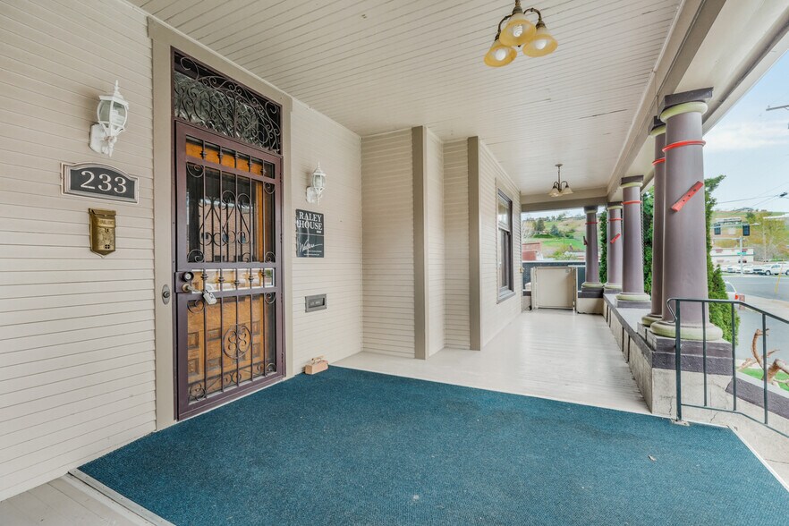 More Photos Of 233 SE 4th St, Pendleton Restaurant For Sale