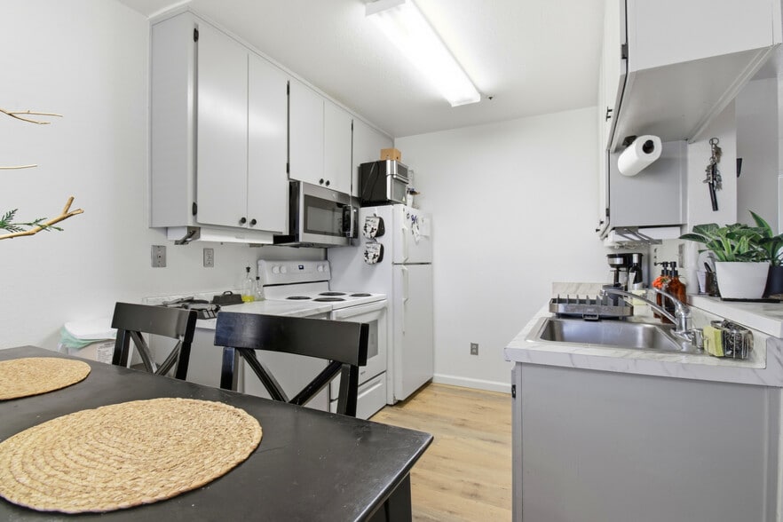 More Photos Of 3530 Silver Oaks Way, Livermore Apartments For Sale